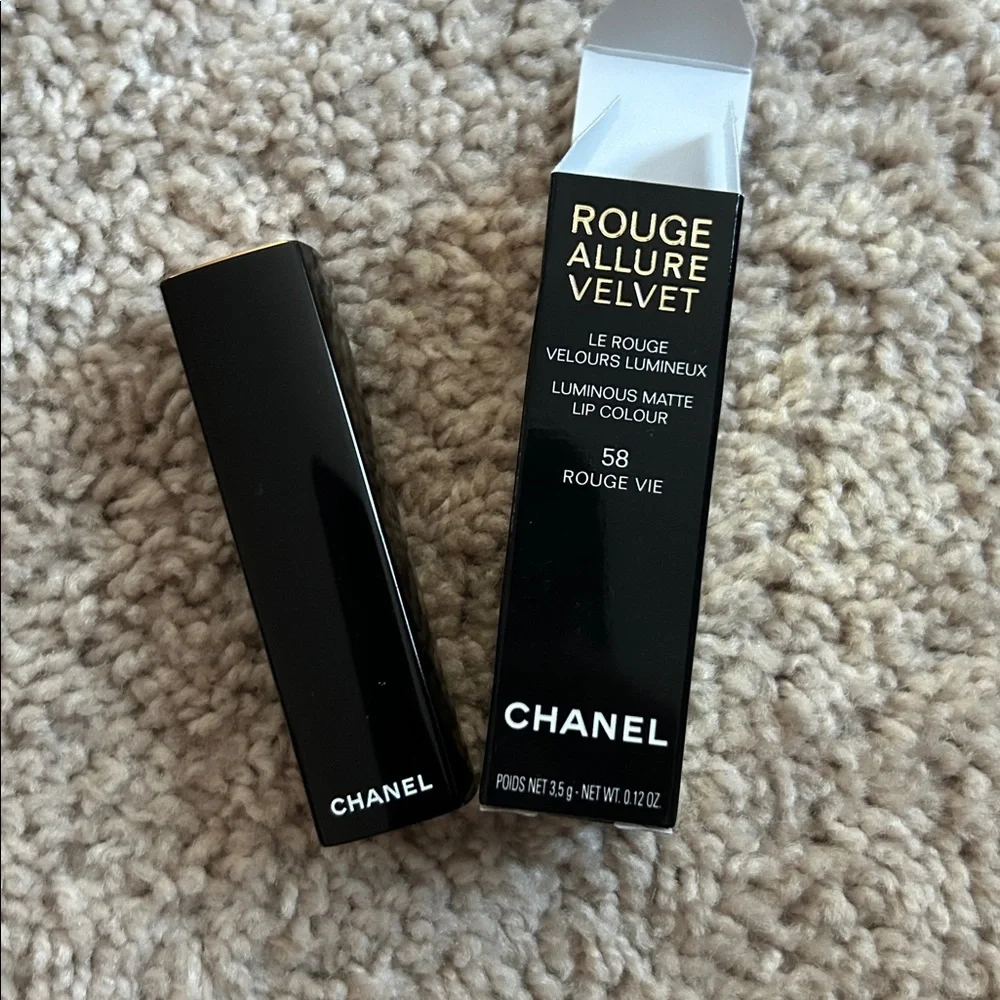 CHANEL Rouge Allure Velvet Lipstick 58 Rouge Vie